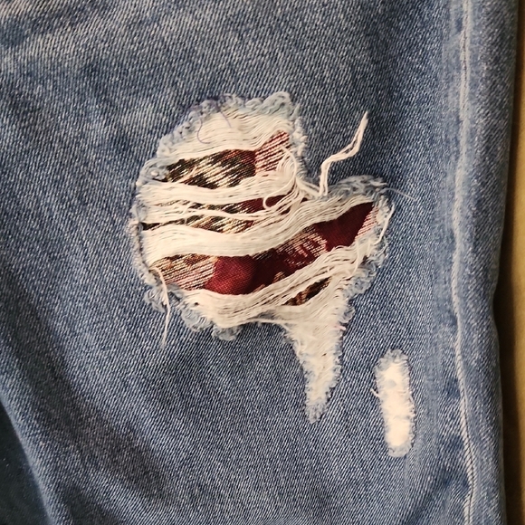 Vince Camuto Blue Distressed Jeans with Maroon Details-Size 14 - Picture 3 of 5